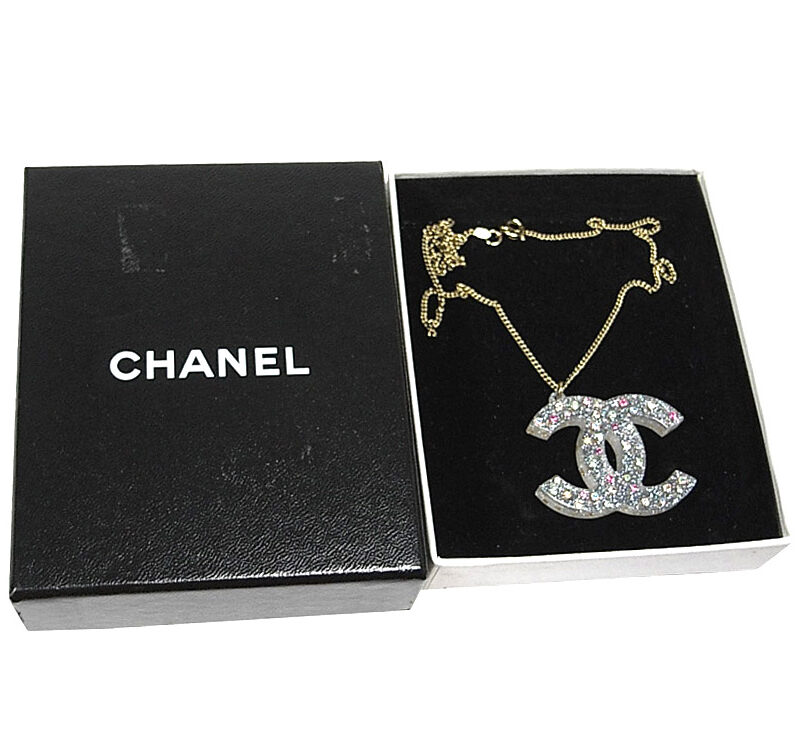 ALMOST NEW ! Chanel 04A vinyl colored Rhinestone Double C Large Pendant with Gold chain-0