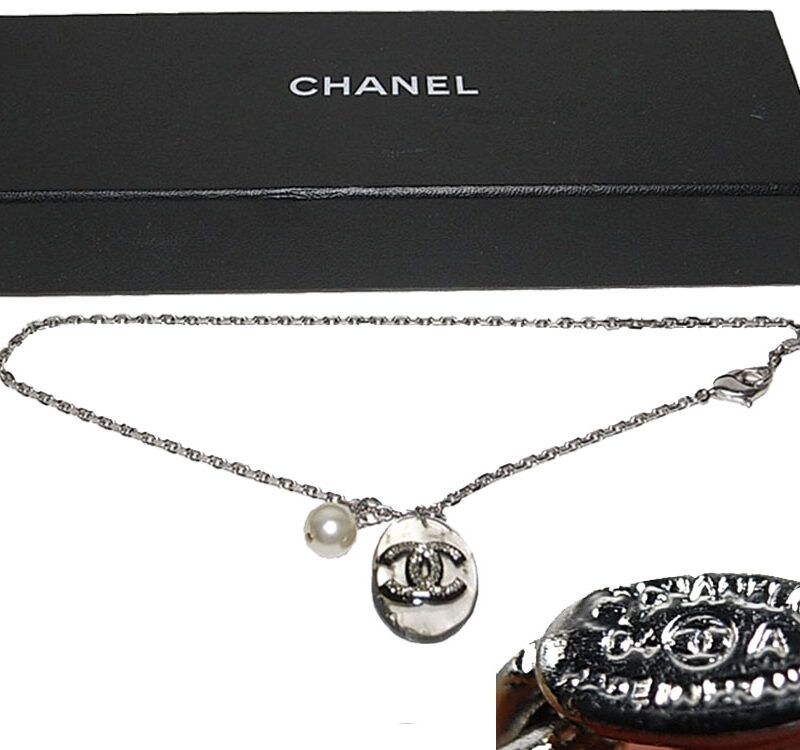 ALMOST NEW ! Chanel 04A Silver Chain with Double C Glasstone Pandent and Pearl-0