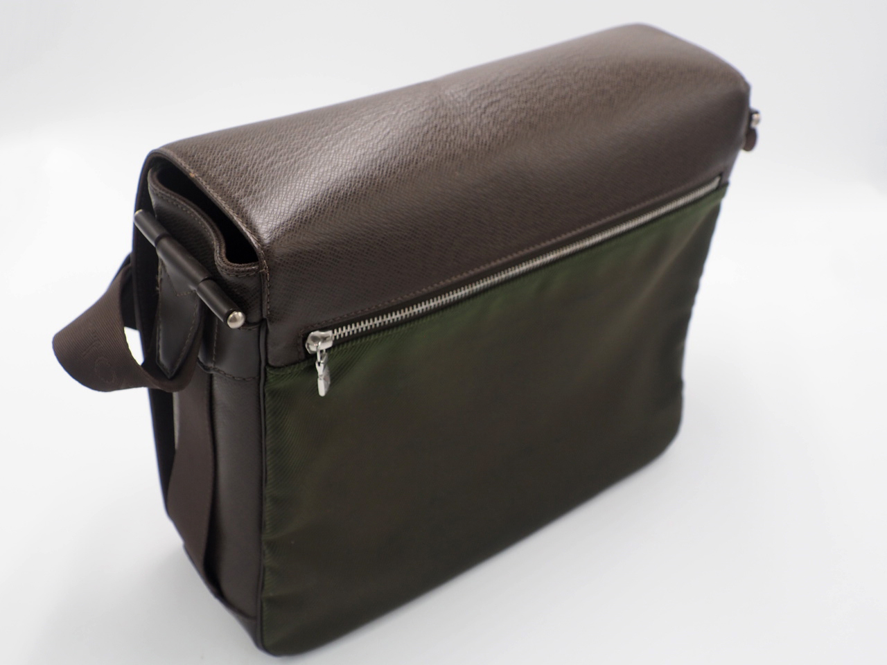 Louis Vuitton M30148 Grizzli Brown Taiga Leather Viktor Messenger bag (CE0055) - Image 13