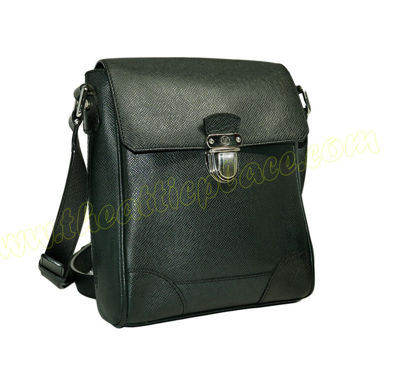 Louis Vuitton M31192 Taiga Leather Ardoise Luka Messenger-0