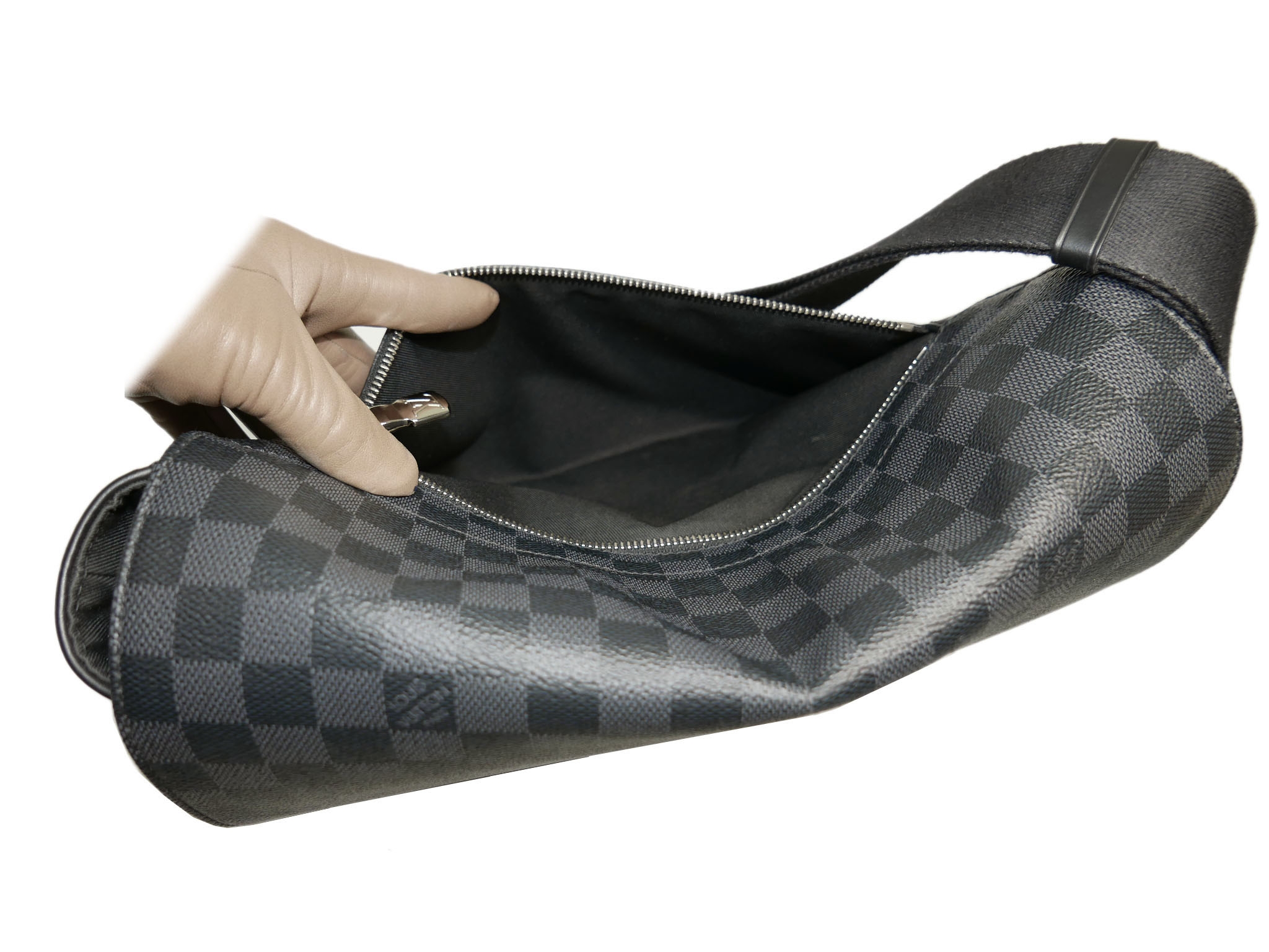 Louis Vuitton N41029 Damier Graphite District MM (CA1098) -33209