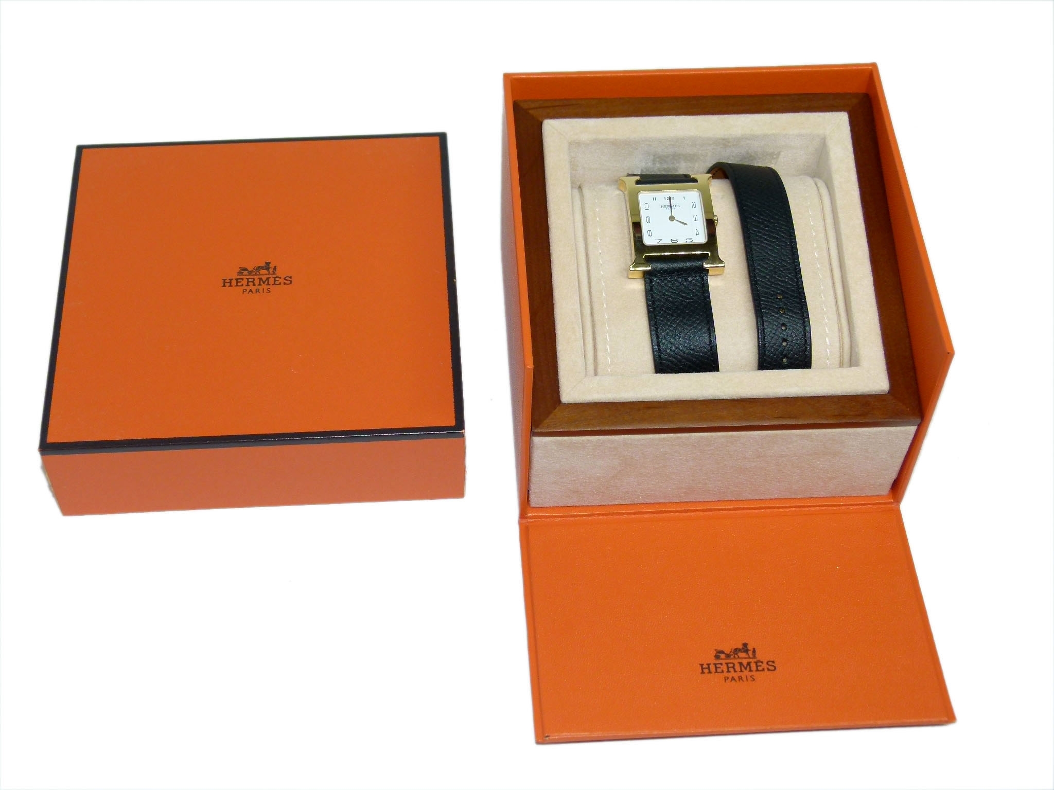 Hermes Heure H Watch Medium Model 26 x 26 mm Yellow-Gold Case DT Black Epsom Leather Strap -34148