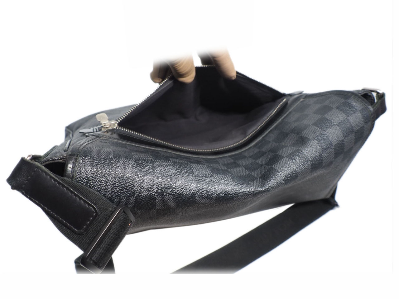 Louis Vuitton N58029 Damier Graphite Canvas Daniel MM Messenger Bag-37872