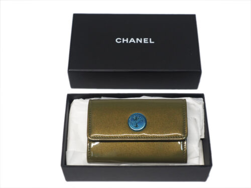 BRAND NEW ! Chanel 22960606 Khaki/ Oliver Green Patent Leather Card Holder Silver Hardware