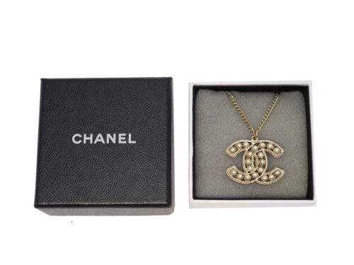 Chanel A14 Spring/ Summer Collection ! Double C Gold Necklace with Pearls