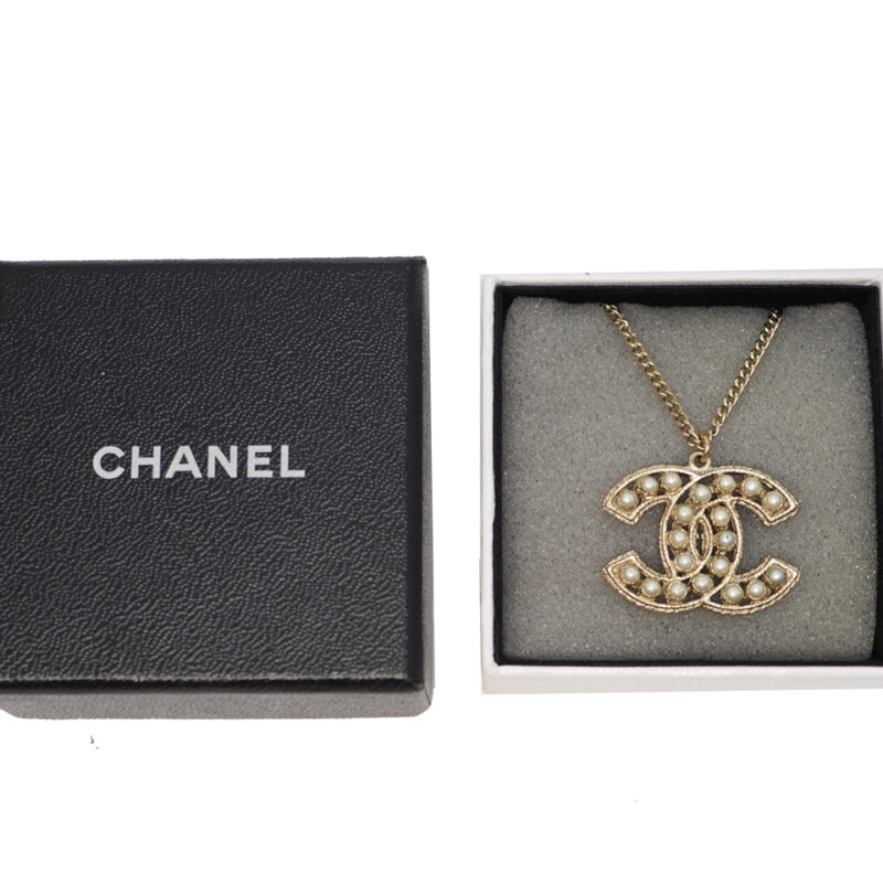 Chanel A14 Spring/ Summer Collection ! Double C Gold Necklace with Pearls