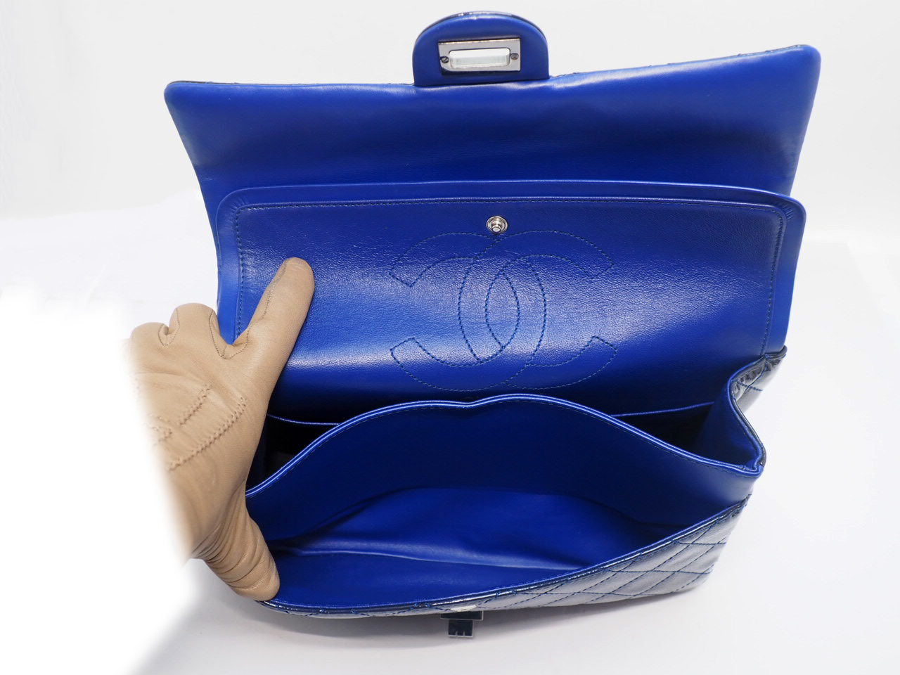 Limited Edition ! Chanel 2.55 Reissue 226 Patent Caviar Leather Navy Blue/ Electric Blue 28cm Medium Ruthenium Hardware - Image 11