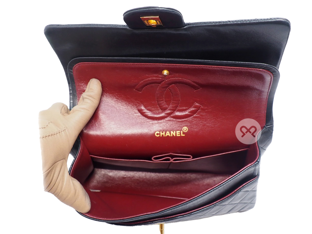 Chanel 2462096 Vintage Black Lambskin Quilted Medium Flap Gold Hardware 2-way Bag - Image 12