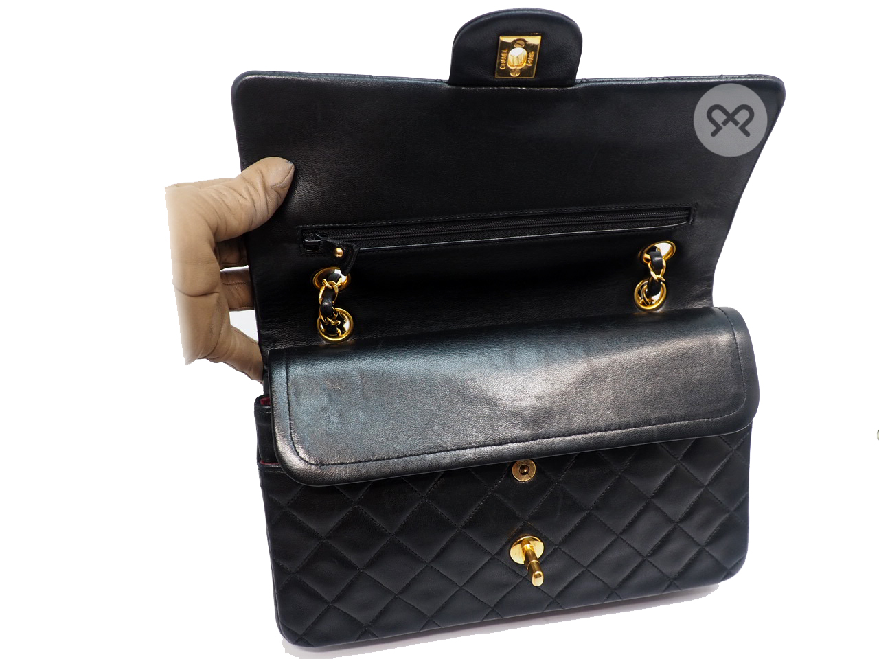 Chanel 2462096 Vintage Black Lambskin Quilted Medium Flap Gold Hardware 2-way Bag - Image 7