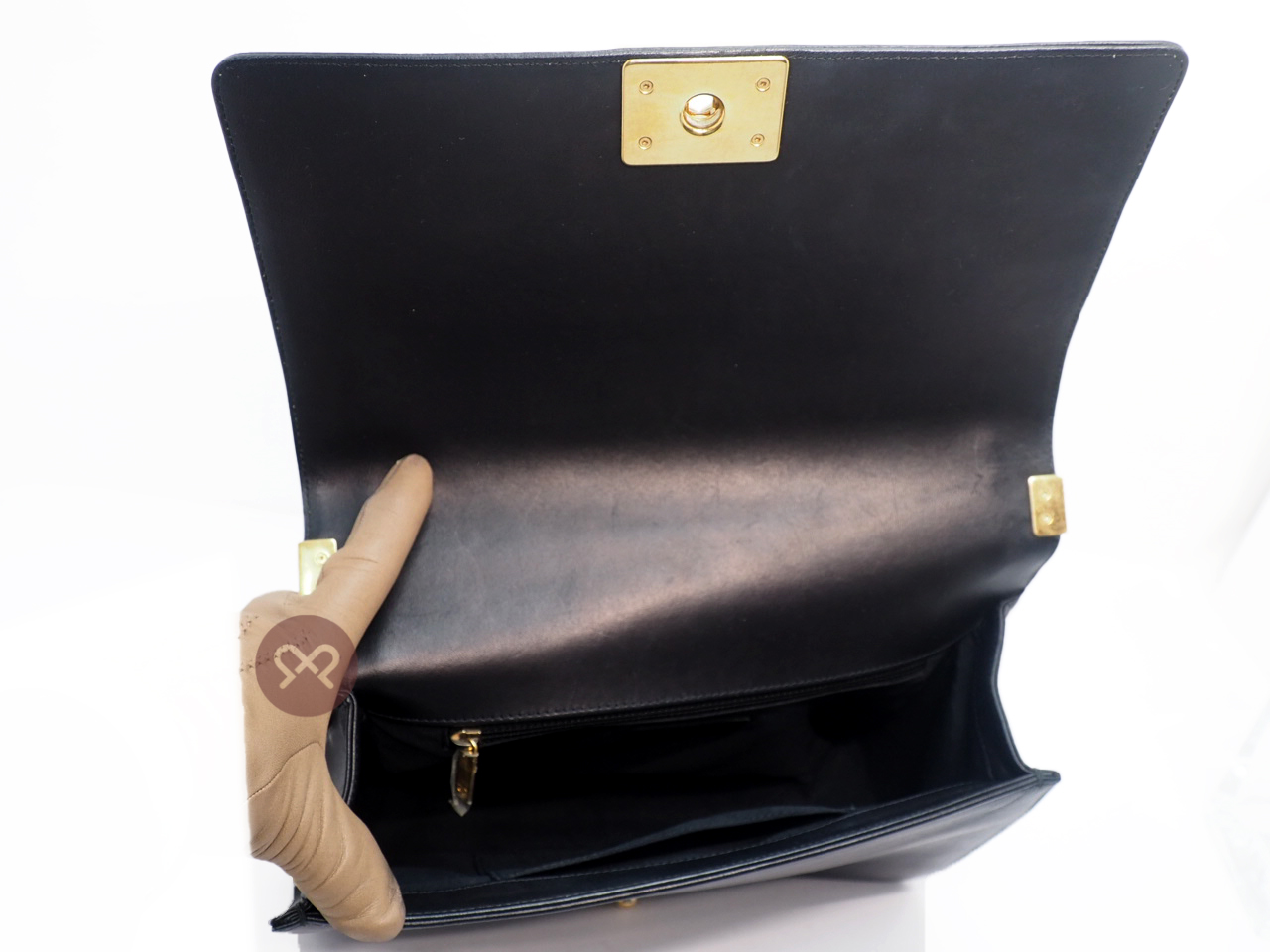 Chanel 21367880 Black Lambskin New Medium/ Large Boy 28cm A92193Y Antique Gold-Tone Hardware - Image 7