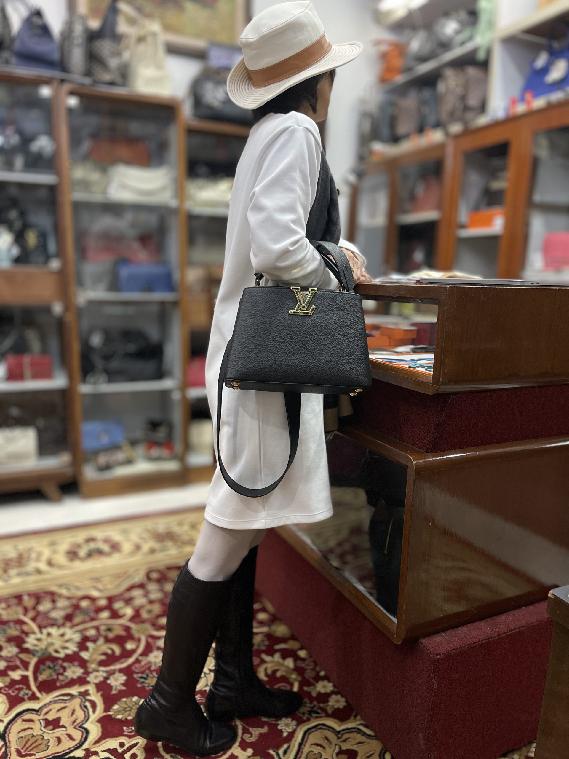 BRAND NEW ! Louis Vuitton M59066 Limited Collection Black Taurillon Leather LV Signature CAPUCINES BB - Image 10
