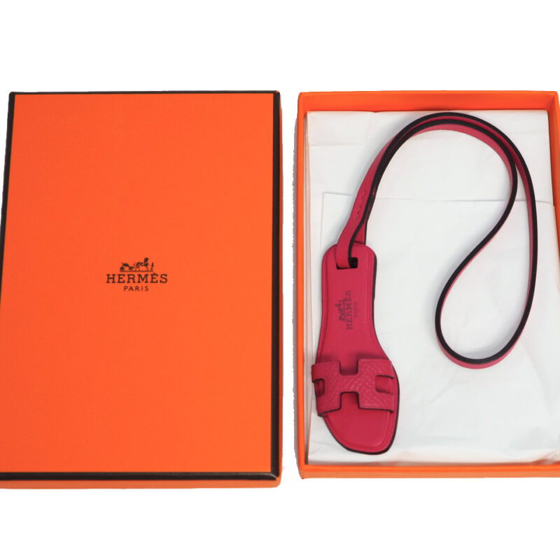 Hermes Rose Mexico / Rose Mexico Oran Nano monochrome charm in Oran Sandal
