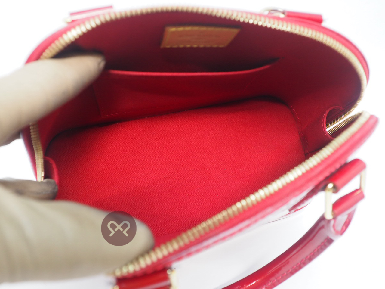 Louis Vuitton M90174 Vernis Red Alma BB Tote w Strap (MI4029) - Image 7