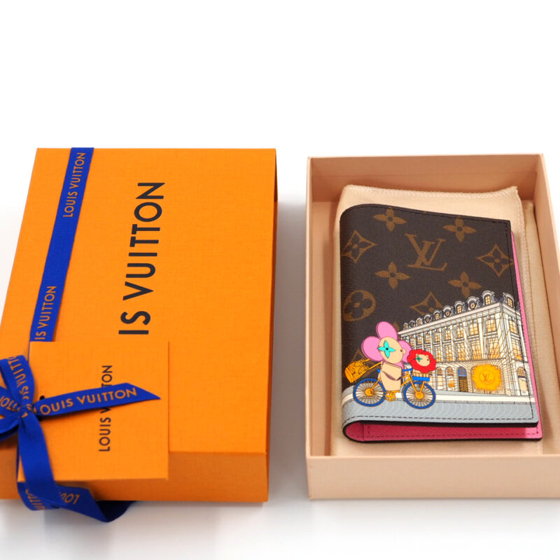 Louis Vuitton M81635 Monogram Rose Passport Cover Wallet Christmas Animation 2022- Paris