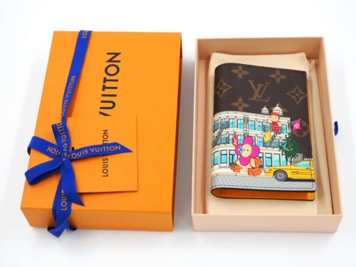 Louis Vuitton M81614 Monogram Jaune Passport Cover Wallet Christmas Animation 2022-New York