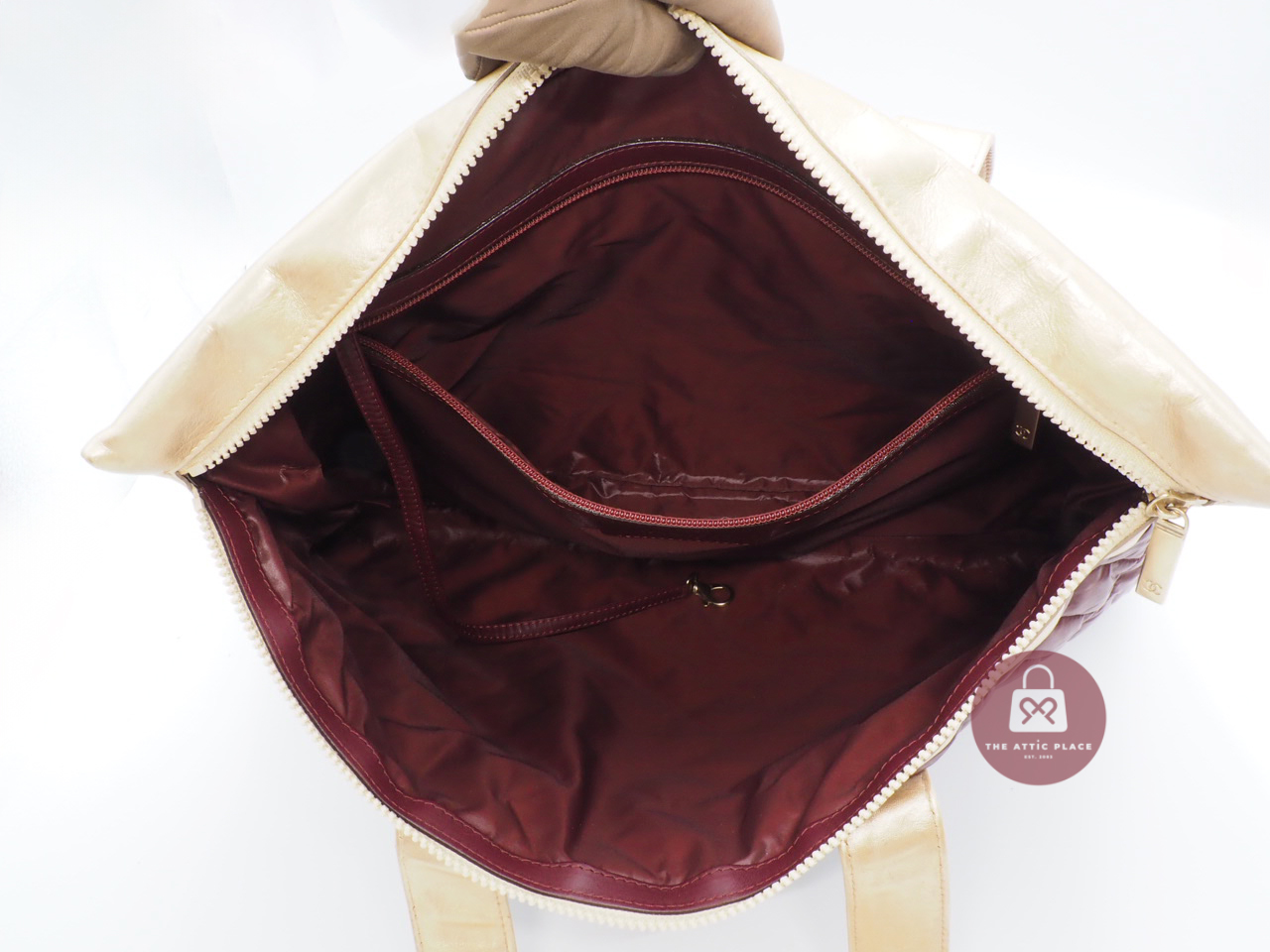 Chanel 13199998 Burgundy Red/ Gold Metallic Leather Coco Cocoon Quilted Large Shopping Tote/ Shoulder bag - Image 11