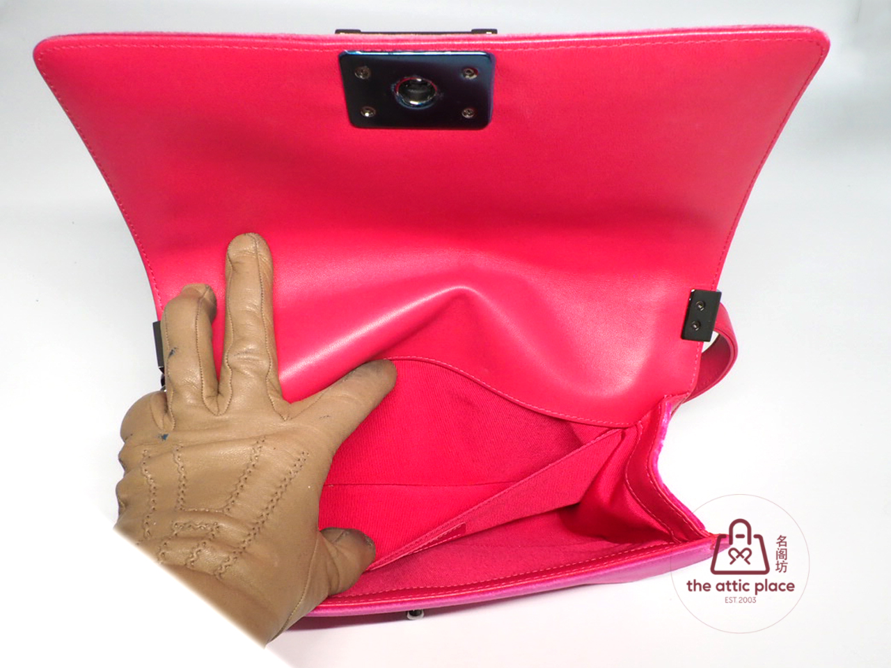 Chanel 21480416 Hot Fuschia Pink Velvet Medium Chanel Boy Bag Silver-Tone Hardware - Image 9