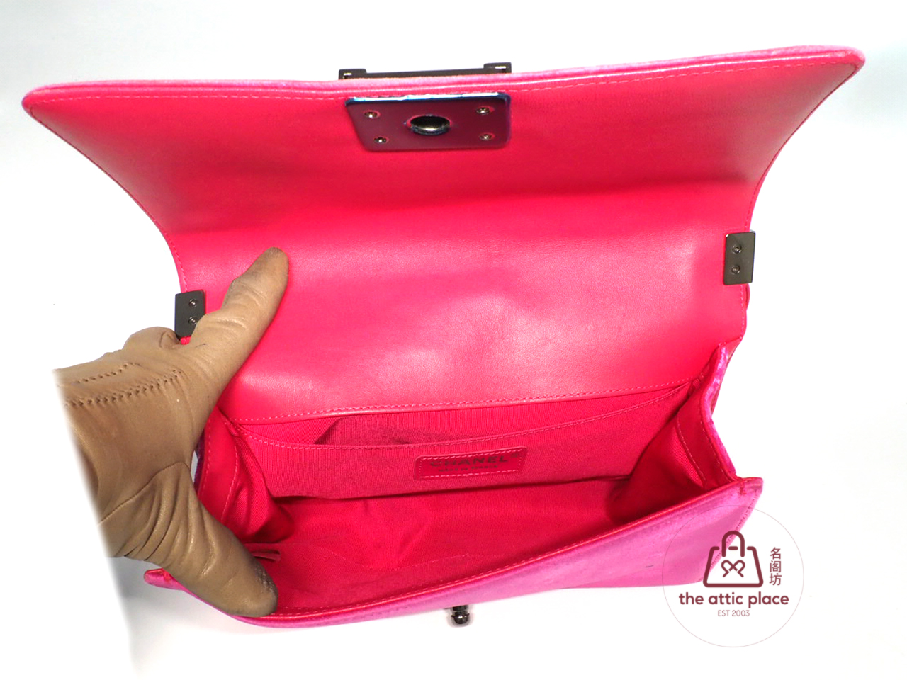 Chanel 21480416 Hot Fuschia Pink Velvet Medium Chanel Boy Bag Silver-Tone Hardware - Image 8