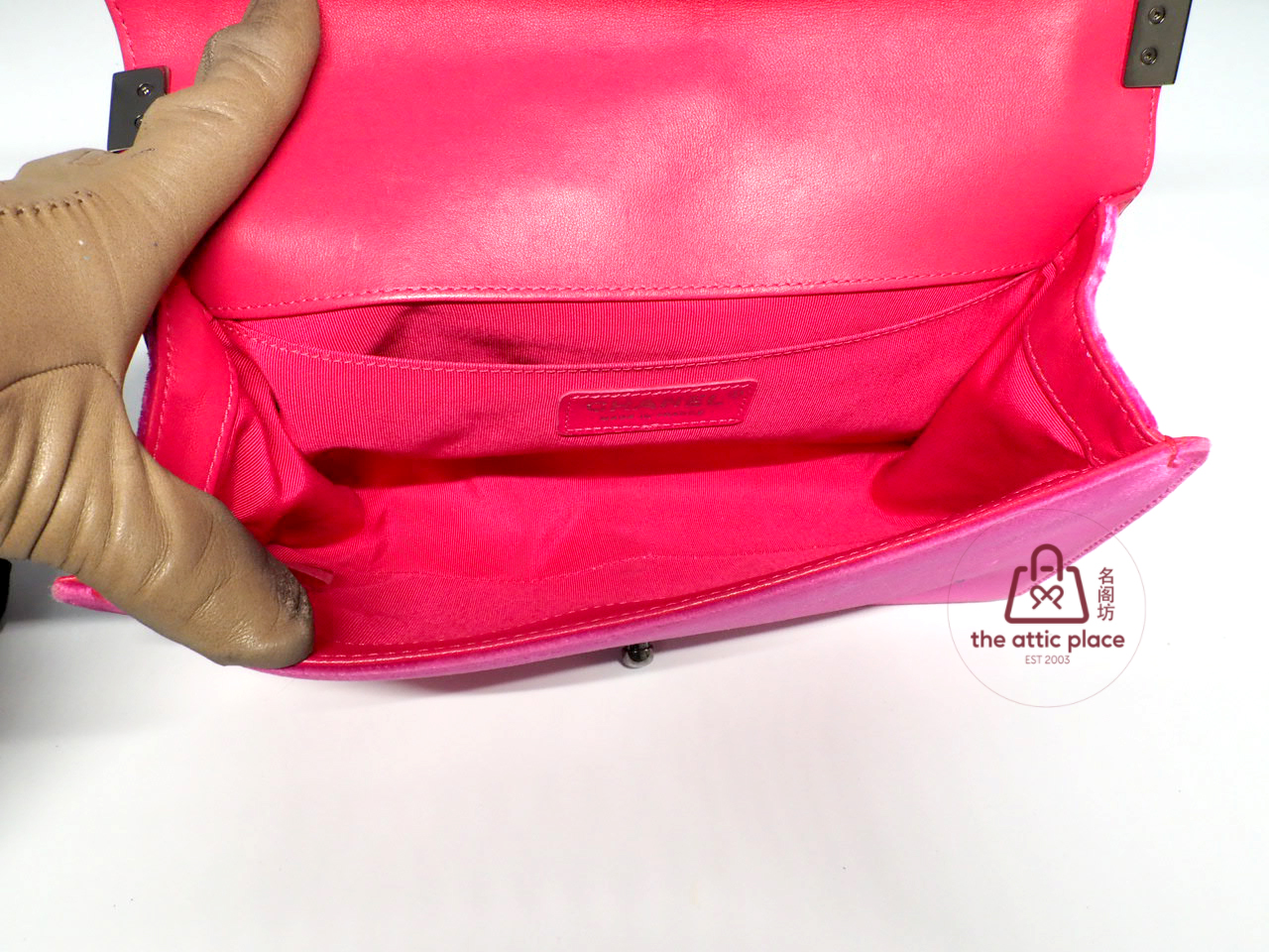 Chanel 21480416 Hot Fuschia Pink Velvet Medium Chanel Boy Bag Silver-Tone Hardware - Image 10