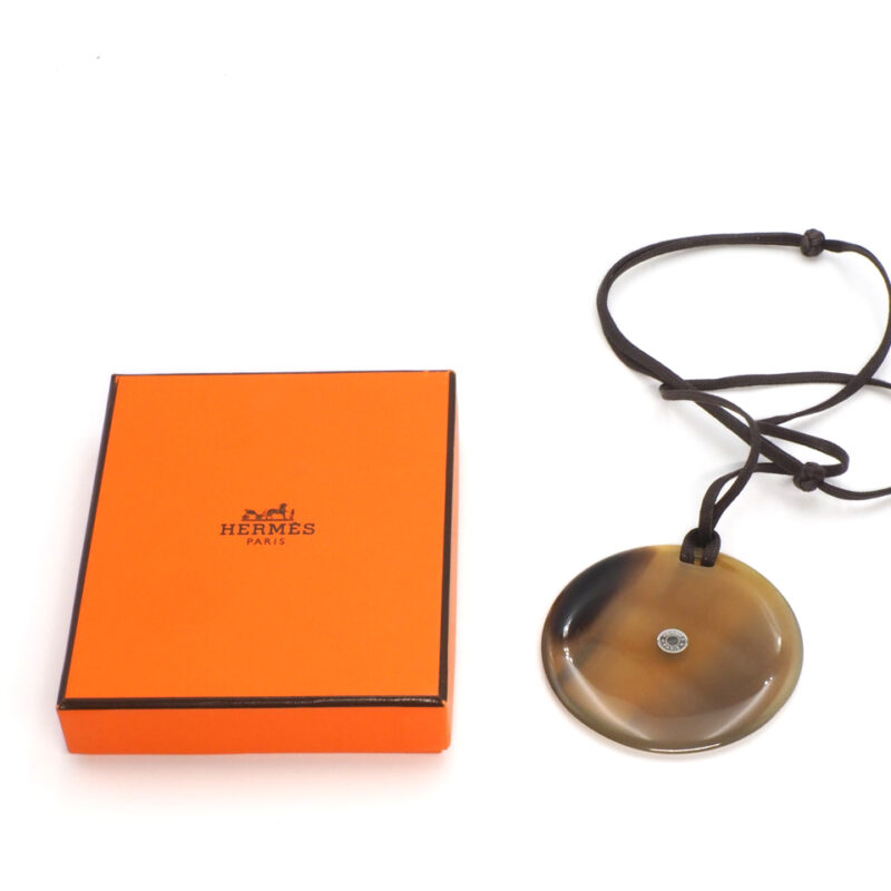 Hermes Buffalo Horn Minimale Pendant Round Pendentif Necklace