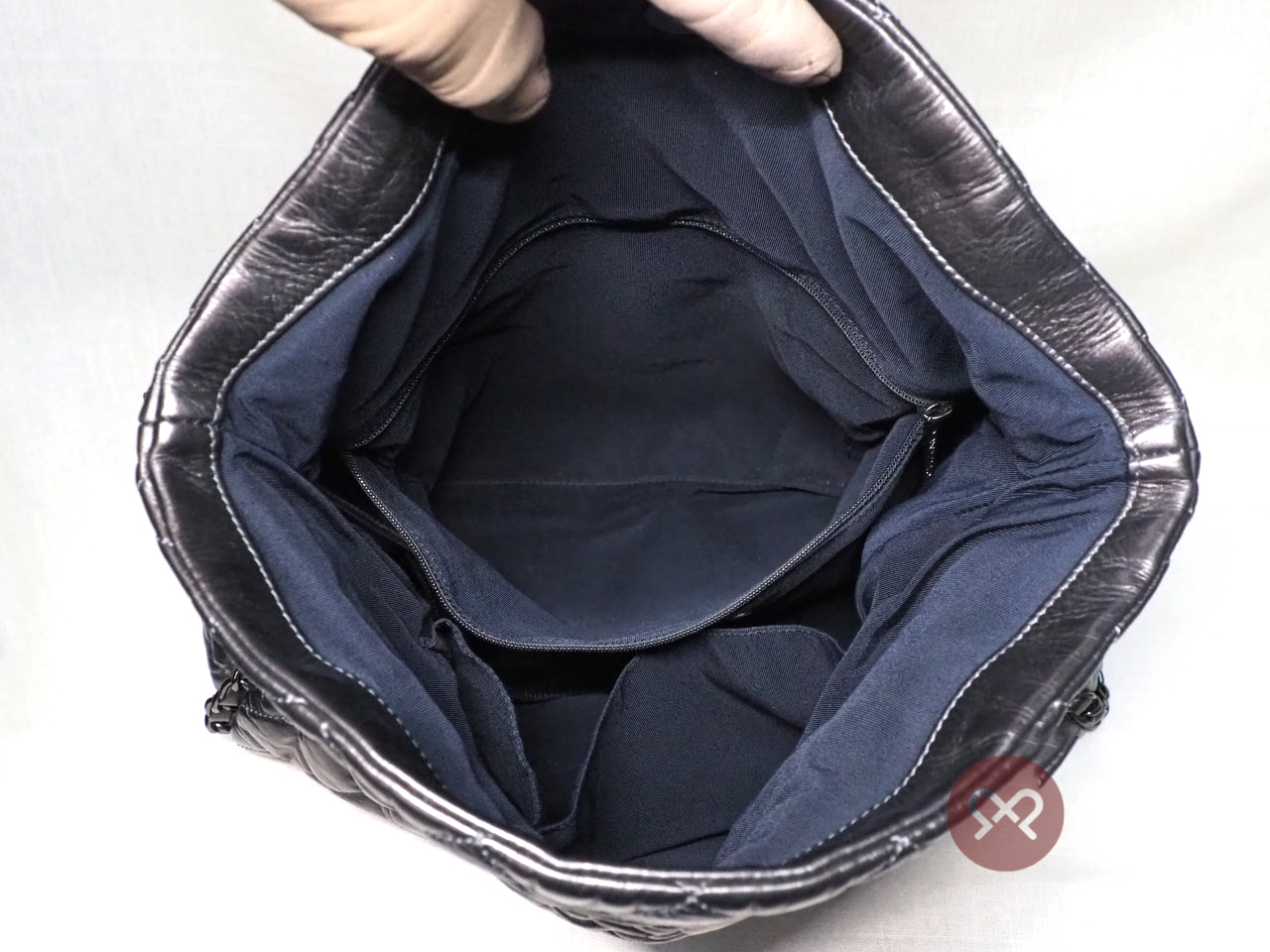 Chanel 14701306 Dark Grey Calfskin Distressed Matelasse Leather Chain Me Hobo Bag - Image 10