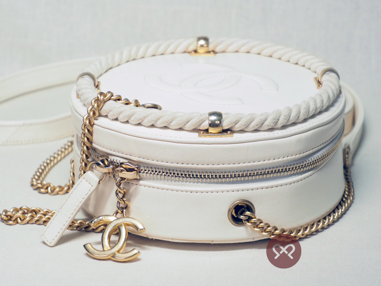 Chanel 27138636 Beige/ Off White Rope Chain En Vogue Round Bag Gold Hardware - Image 6