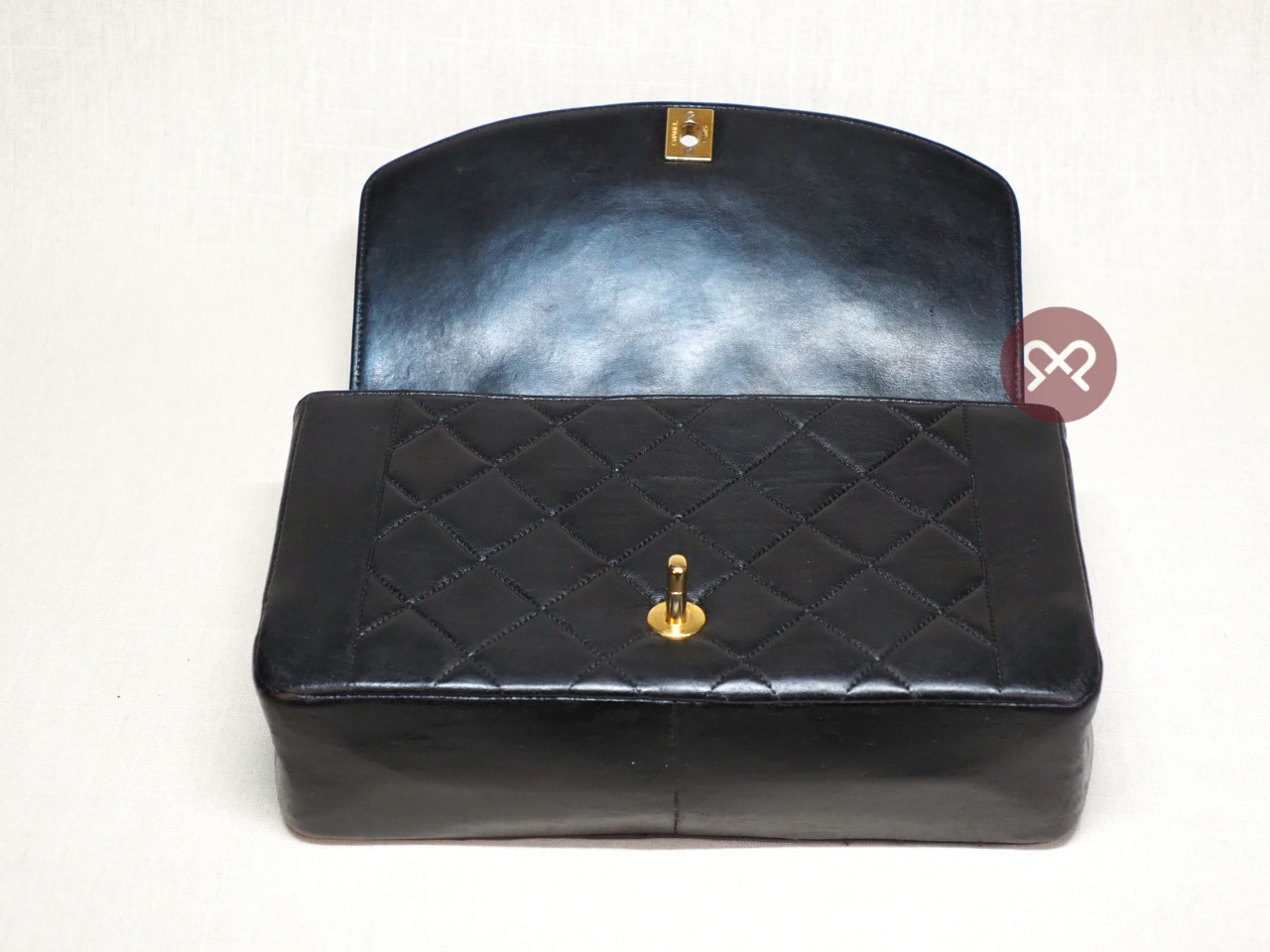 Chanel 3714209 Vintage 25cm Black Quilted Lambskin Diana Flap Bag Gold Hardware - Image 5